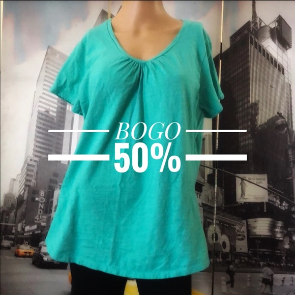Hanes Tops - 🔴$5⭐️Hanes T-Shirt Green V-Neck Size XL